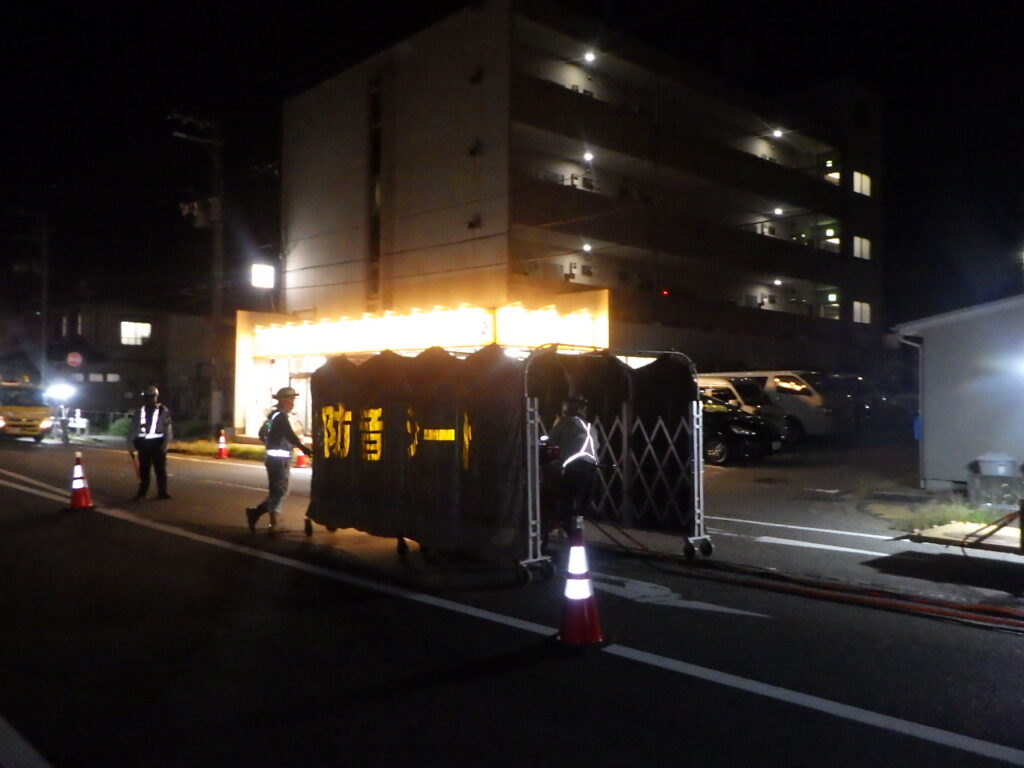 写真①　舗装切断状況